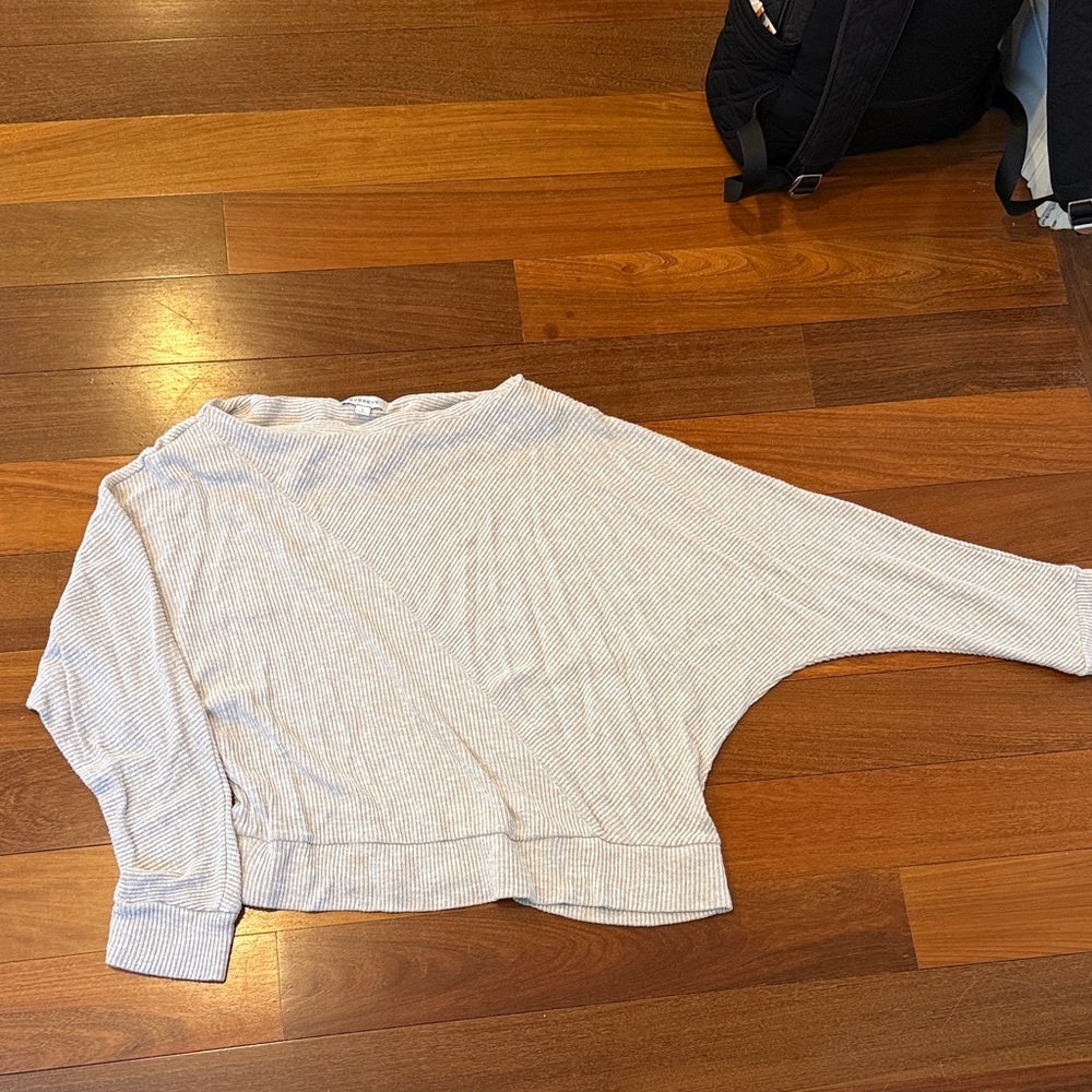 Evereve Light tan Sweater L